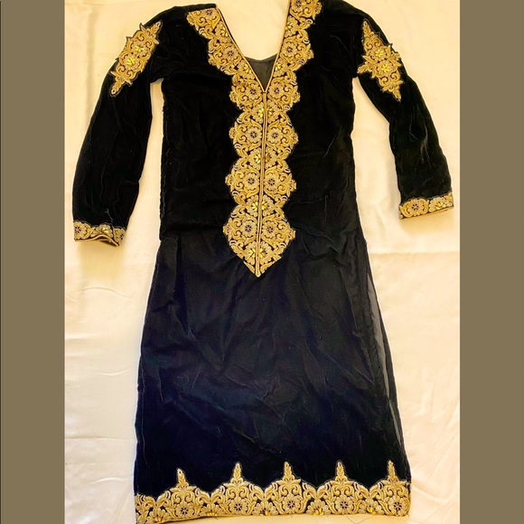 Lashkara Velvet Top & Silk Pant( Kurta Salwar) - Picture 2 of 5